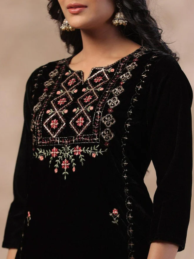 آي شين ISHIN 3-Piece Velvet Floral Zari Embroidered Kurta, Pants and Sheer Voile Butta Dupatta Set